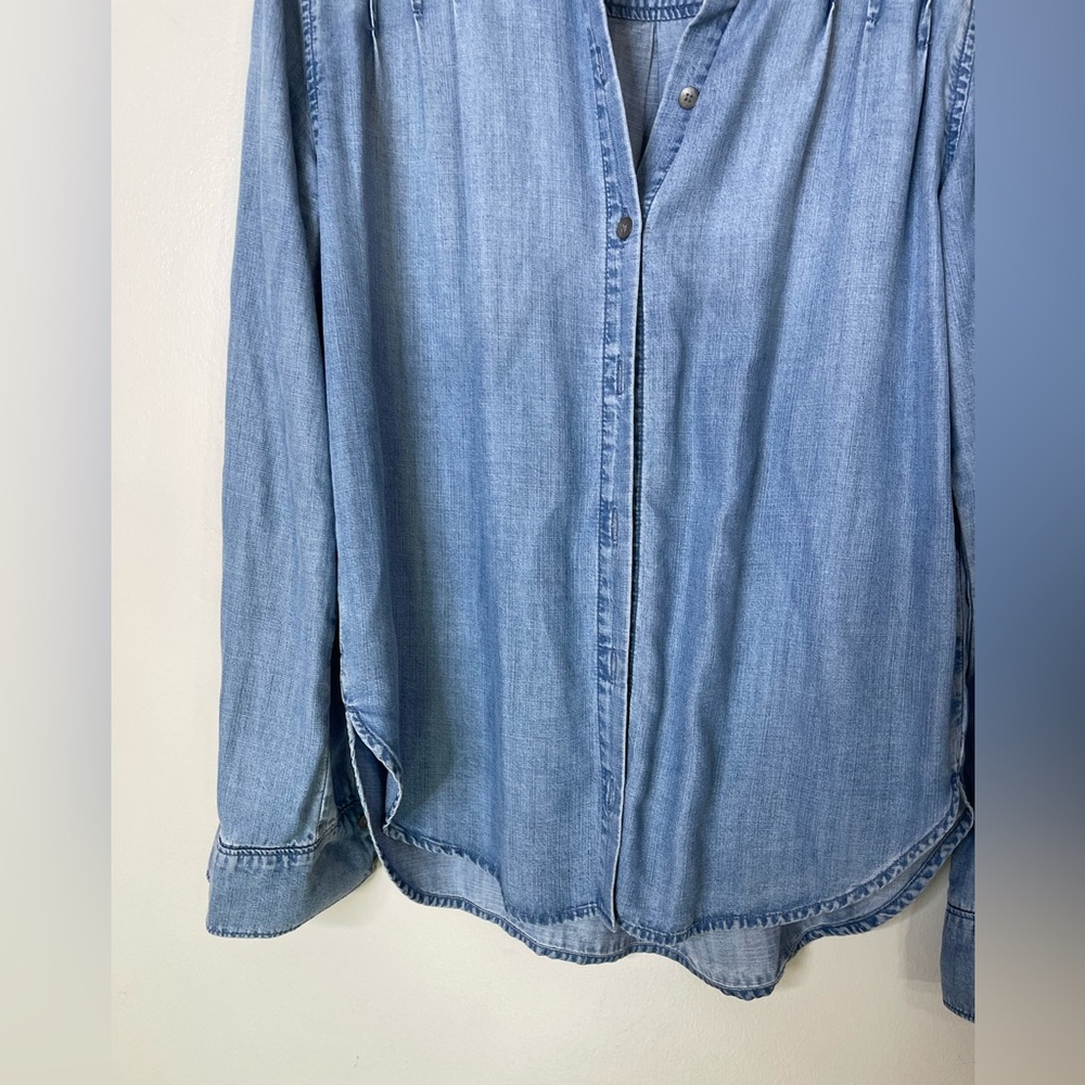 Cloth & Stone NWOT Pleated Denim Chambray Button Down Long Sleeved Shirt Small - Picture 4 of 10